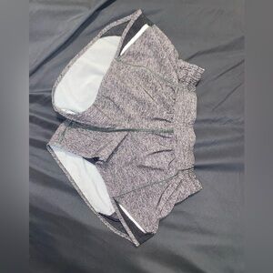 Lulu lemon grey hottie hot 2.5 inch low rise shorts size 4